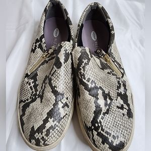 Be Free Dr. Scholl's Slip On Shoes Size 9m